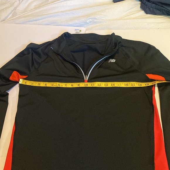 Men’s New Balance lightning dry black & red 1/4 zip reflective running shirt - Picture 7 of 8